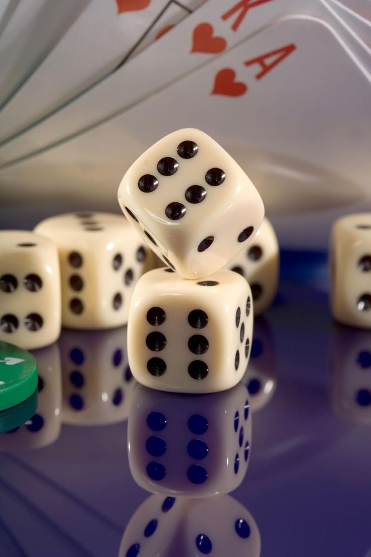 Permainan Live Casino dengan dealer profesional dan interaksi langsung di ratu77